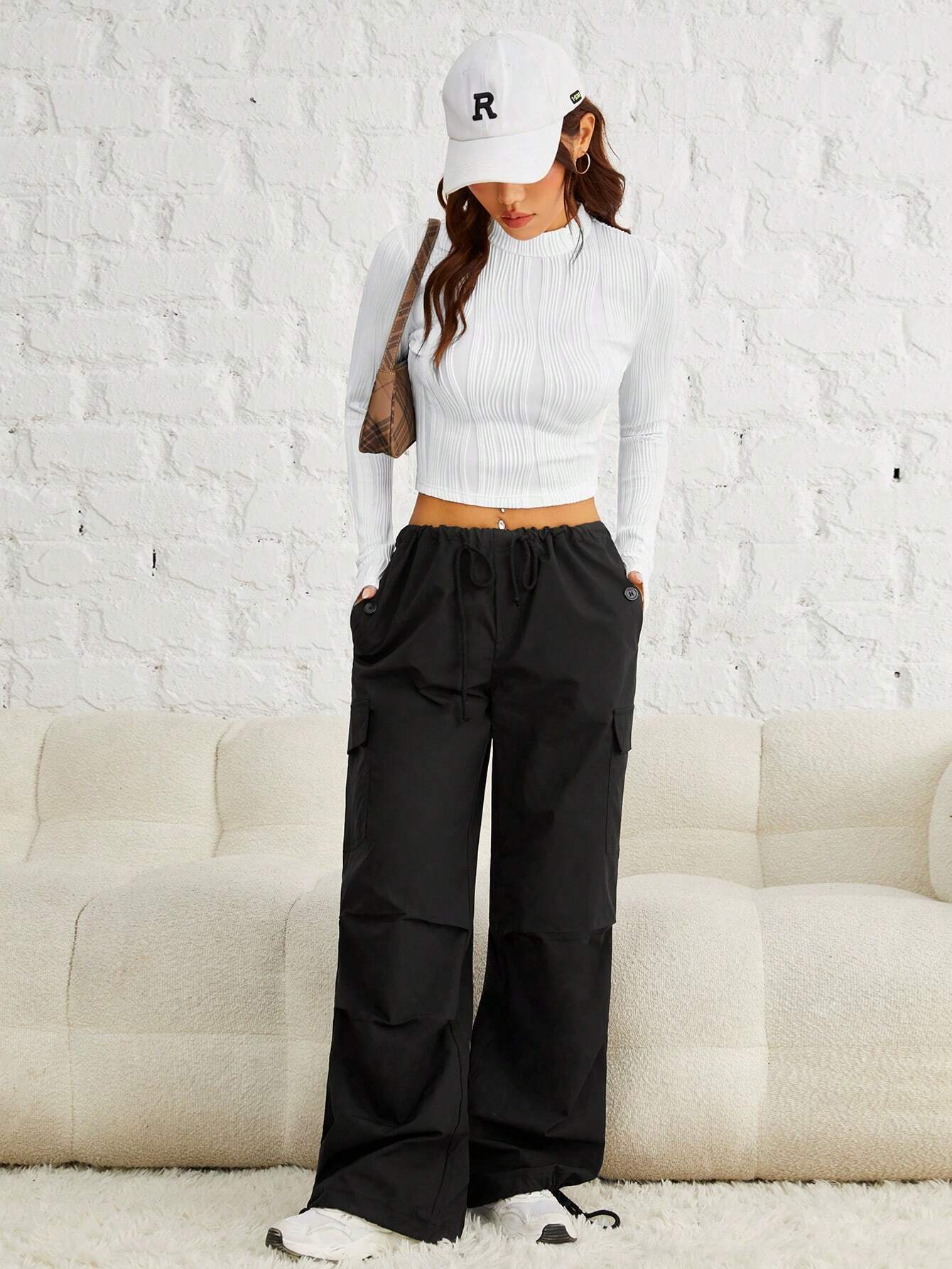 Ritsila Women White Color EZwear Gola Simulada Camiseta Crop Top