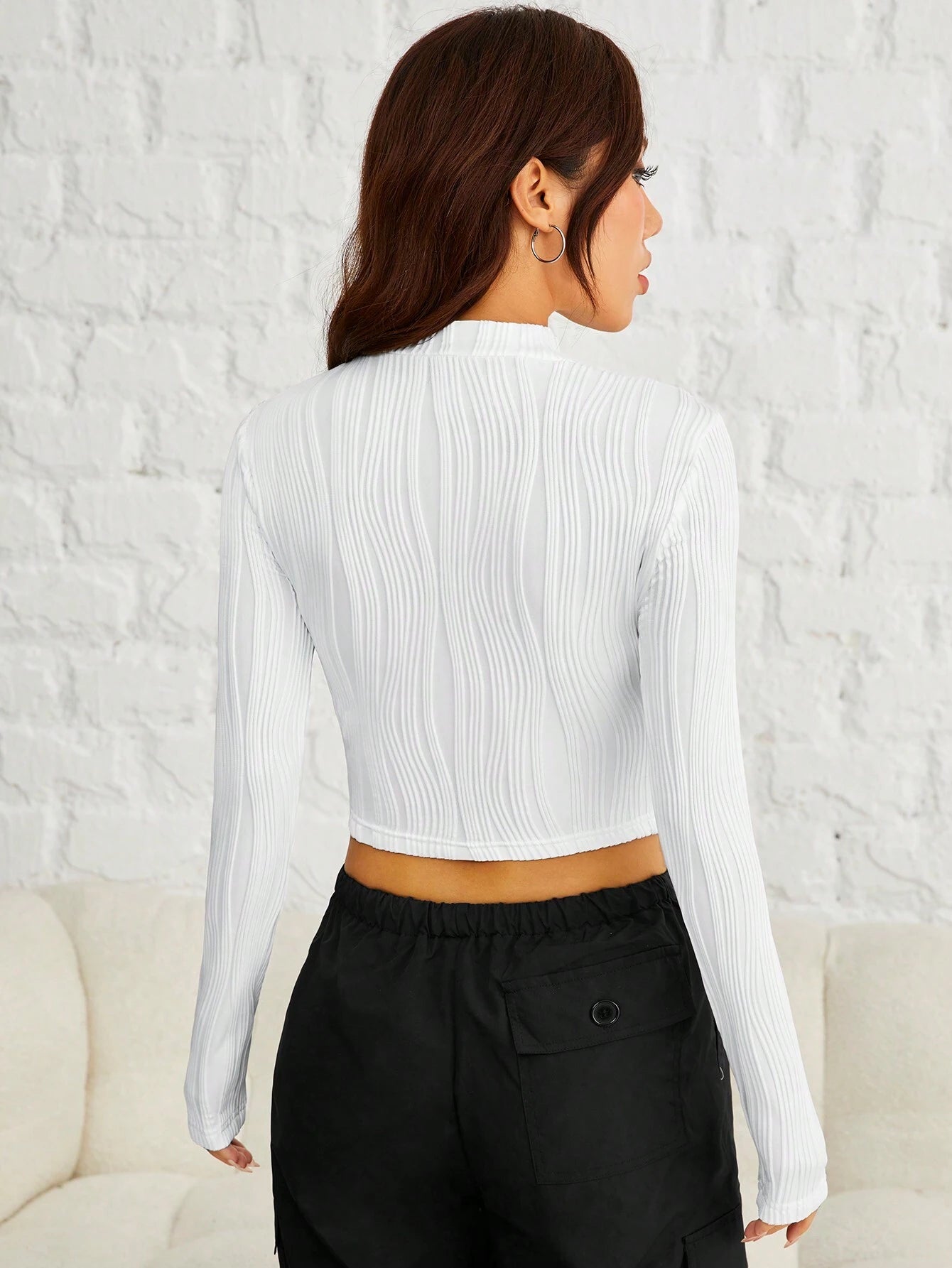 Ritsila Women White Color EZwear Gola Simulada Camiseta Crop Top